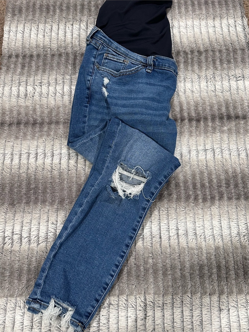 Abercrombie and Fitch Maternity Jeans
Size 12/31